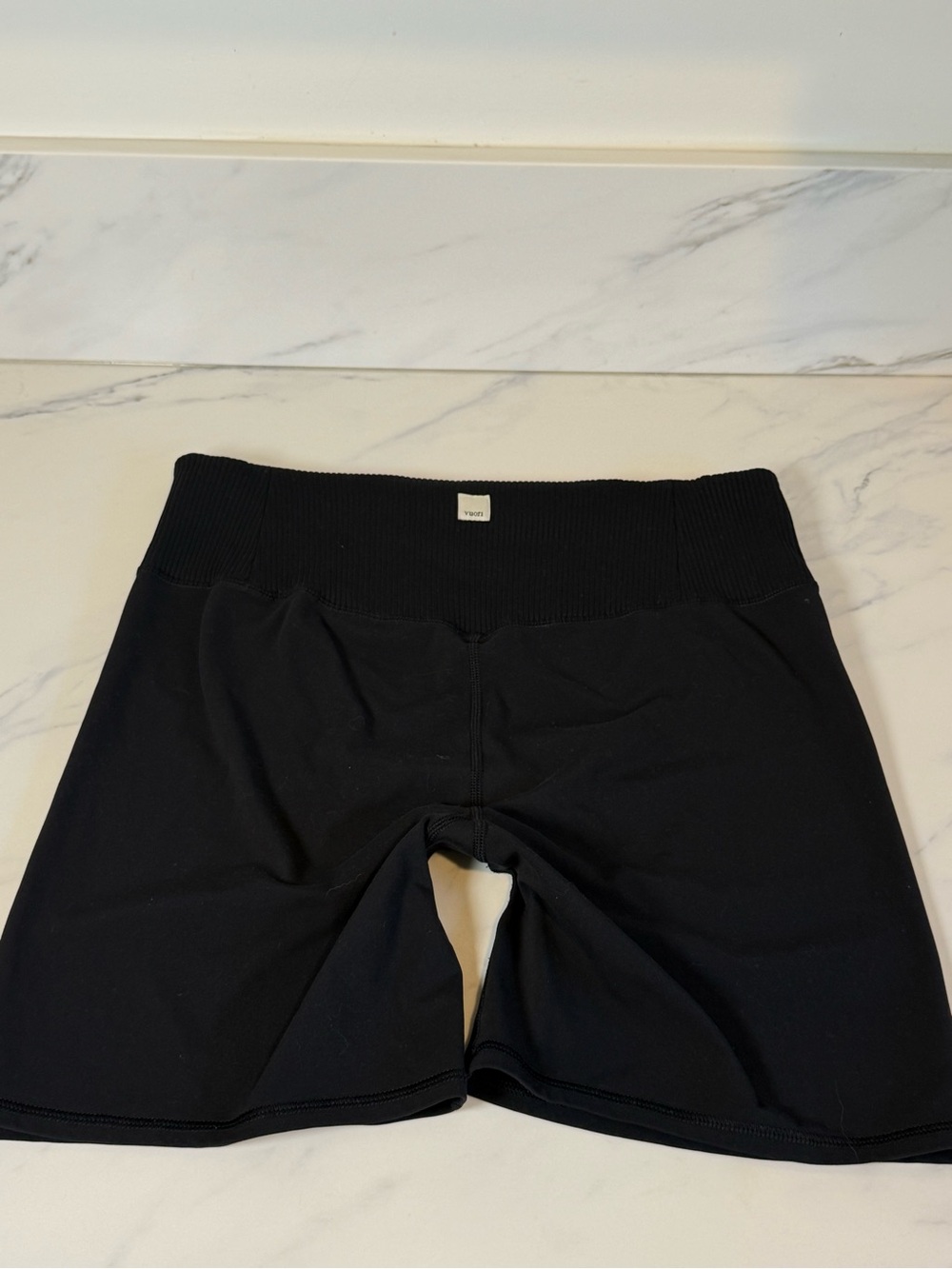 Vuori black seamless biker shorts with ribbed waist